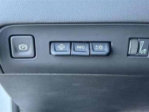 Used 2024 Buick Enclave Premium image 38