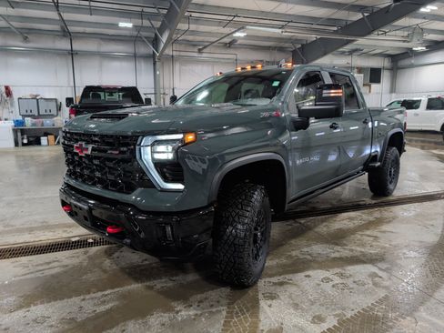 Used 2025 Chevrolet Silverado 2500 ZR2 image 6