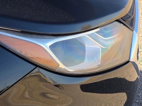 Used 2018 Chevrolet Equinox LT image 11