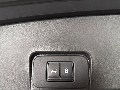 Used 2022 Nissan Rogue SL w/ SL Premium Package image 10