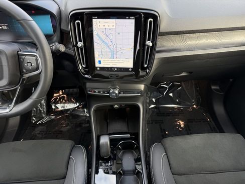 Used 2023 Volvo XC40 Recharge Plus image 20