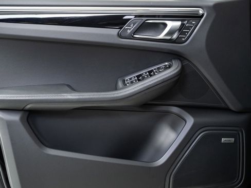 New 2026 Porsche Macan image 6