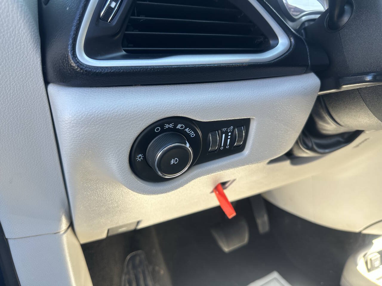 Used 2021 Chrysler Pacifica Touring-L FWD image 24