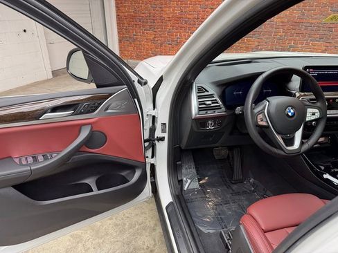 Certified 2024 BMW X3 xDrive30i w/ Premium Package image 9