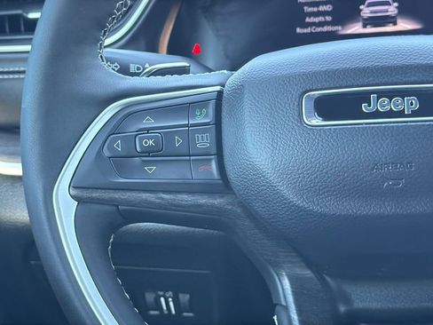Used 2025 Jeep Grand Cherokee L Limited AWD/4WD image 23