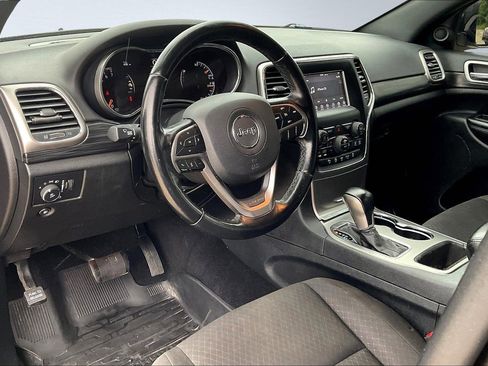 Used 2020 Jeep Grand Cherokee Laredo image 20