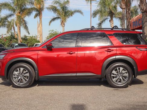Used 2022 Nissan Pathfinder SV FWD image 5