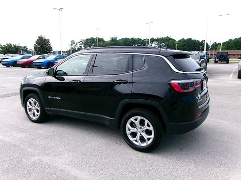 Used 2024 Jeep Compass Latitude AWD/4WD image 3