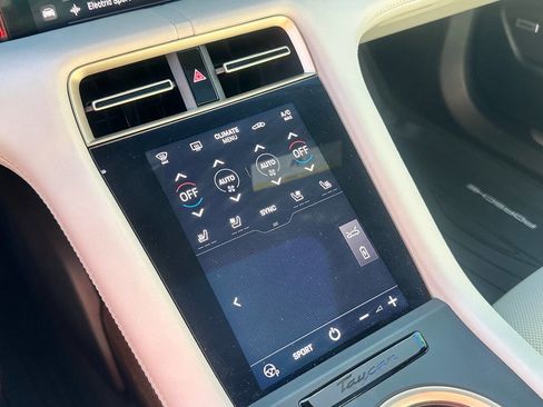 Used 2022 Porsche Taycan 4S image 15