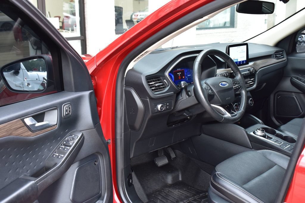 Used 2020 Ford Escape Titanium AWD/4WD image 13