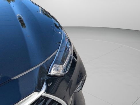 Used 2021 Toyota Highlander LE image 28