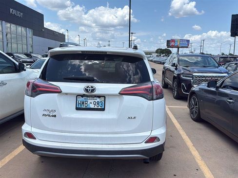 Used 2018 Toyota RAV4 XLE w/ Plus Extra Value Package FWD image 9