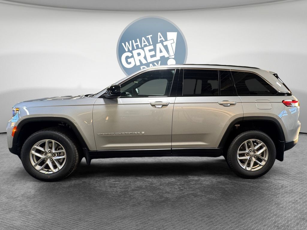 New 2025 Jeep Grand Cherokee Laredo X AWD/4WD image 7