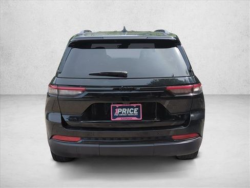 Used 2024 Jeep Grand Cherokee Altitude AWD/4WD image 6