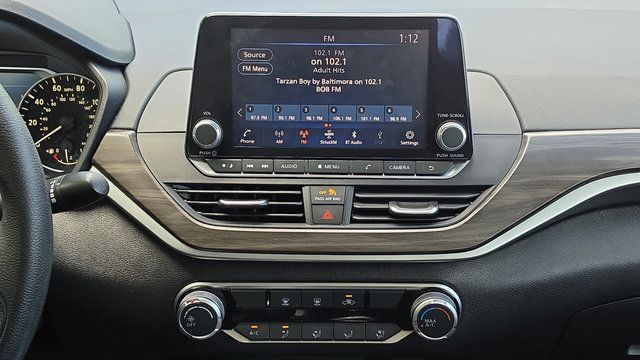 Used 2024 Nissan Altima 2.5 SV FWD image 9