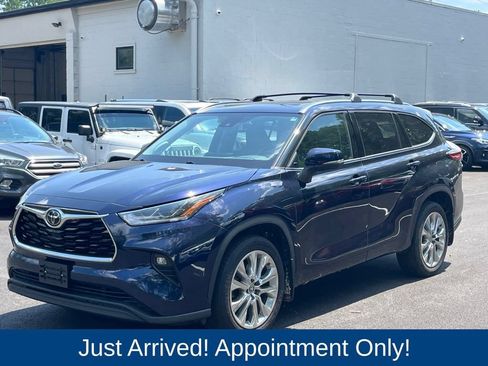 Used 2020 Toyota Highlander Limited AWD/4WD image 3