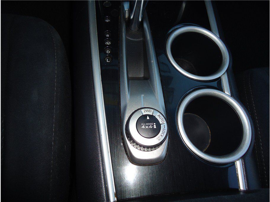 Used 2013 Nissan Pathfinder SV AWD/4WD image 24