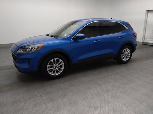 Used 2020 Ford Escape SE image 2