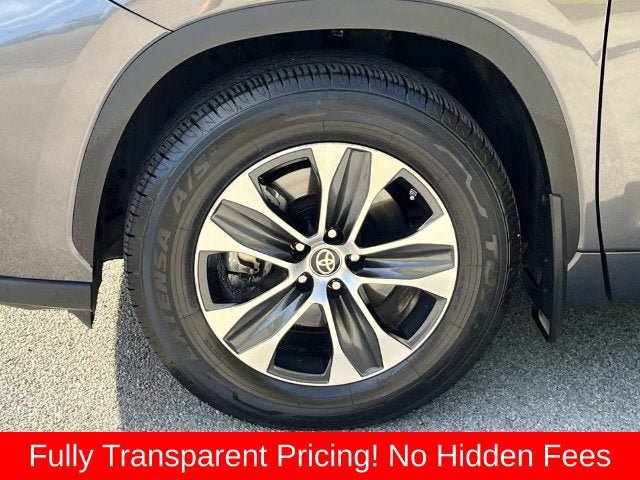 Used 2023 Toyota Highlander XLE AWD/4WD image 11