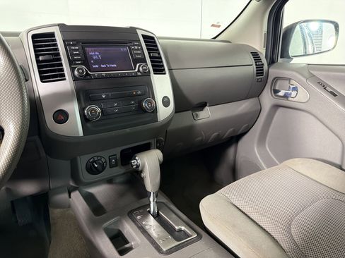 Used 2018 Nissan Frontier SV image 24
