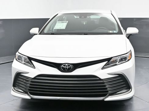 Used 2023 Toyota Camry LE image 5