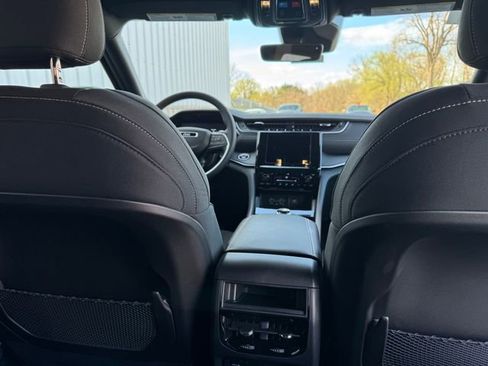 New 2025 Jeep Grand Cherokee Laredo X w/ Luxury Tech Group I AWD/4WD image 32