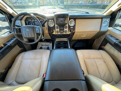 Used 2015 Ford F450 Lariat w/ Lariat Interior Package image 17