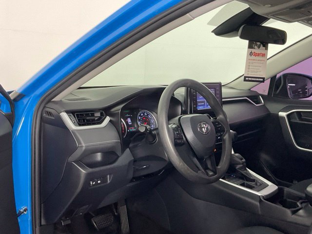 Used 2019 Toyota RAV4 LE AWD/4WD image 12