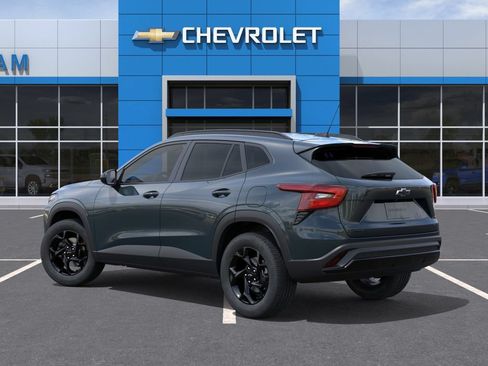 New 2026 Chevrolet Trax LT w/ Driver Confidence Package FWD image 3