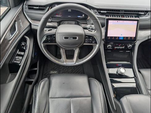 Used 2023 Jeep Grand Cherokee Overland w/ Luxury Tech Group IV image 8