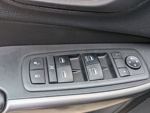 Certified 2019 Jeep Cherokee Latitude Plus w/ Cold Weather Group AWD/4WD image 15