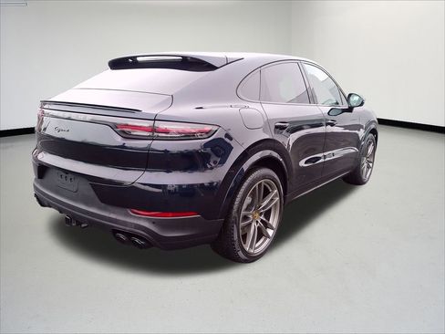 Used 2023 Porsche Cayenne Platinum Edition image 5
