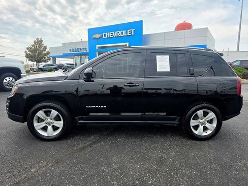 Used 2017 Jeep Compass Latitude AWD/4WD image 3