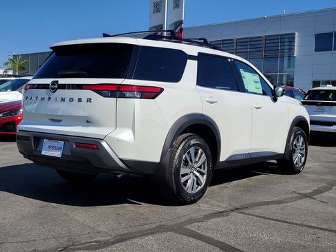 New 2026 Nissan Pathfinder SL FWD image 2