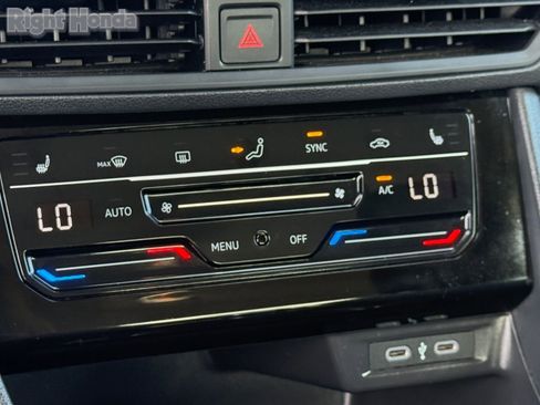 Used 2025 Volkswagen Jetta SE FWD image 22