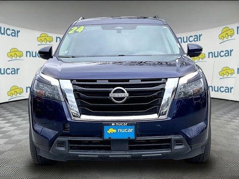 Used 2024 Nissan Pathfinder SV image 2