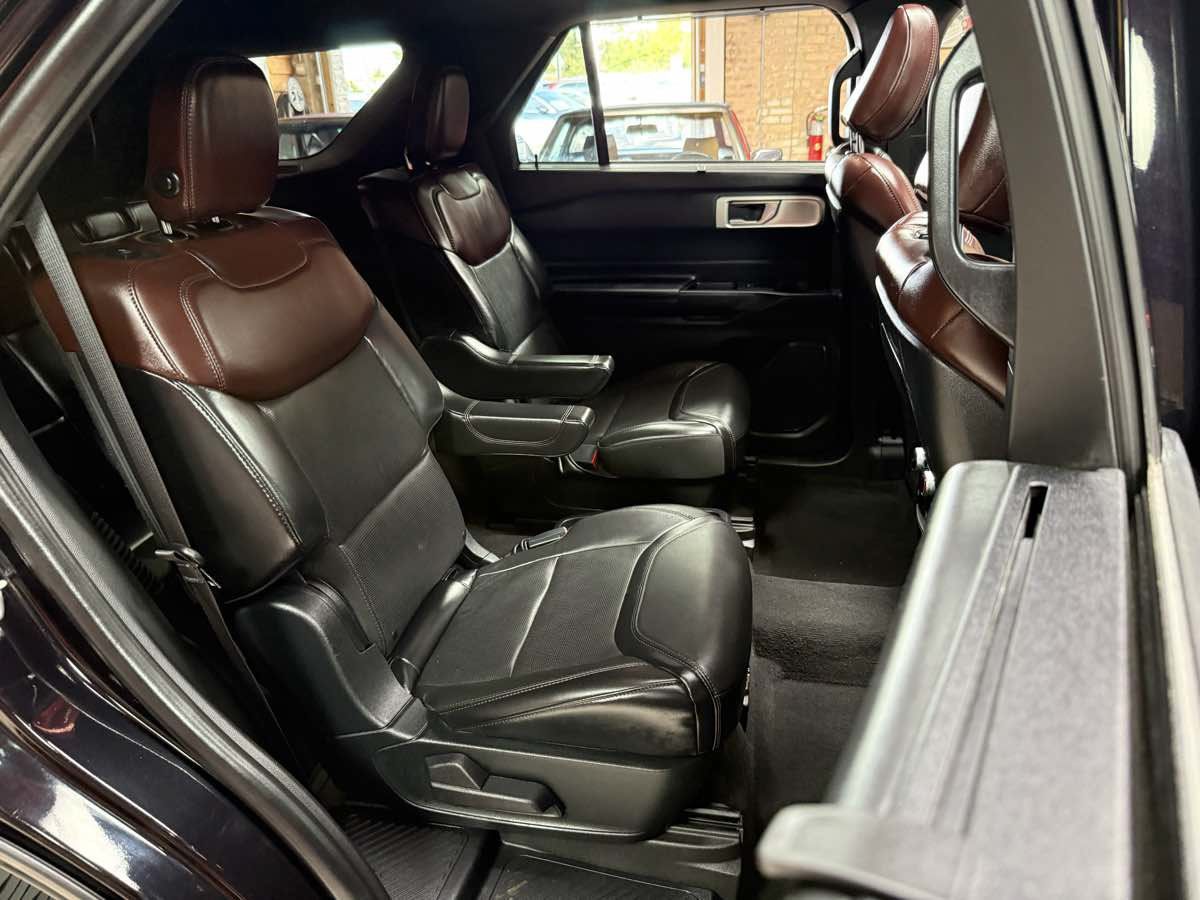 Used 2020 Ford Explorer Platinum w/ Premium Technology Package AWD/4WD image 28
