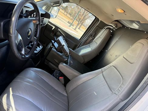 Used 2018 Chevrolet Express 2500 w/ Driver Convenience Package RWD image 16