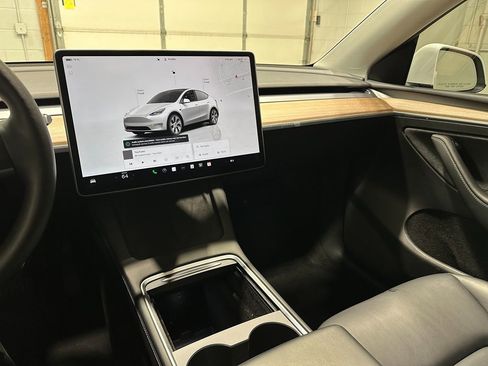 Used 2023 Tesla Model Y Long Range AWD/4WD image 27