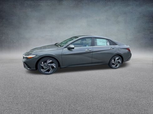 New 2025 Hyundai Elantra Limited image 10