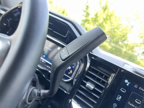 Used 2023 Chevrolet Silverado 1500 LT AWD/4WD image 16