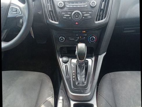 Used 2018 Ford Focus SE w/ SE Appearance Package FWD image 13