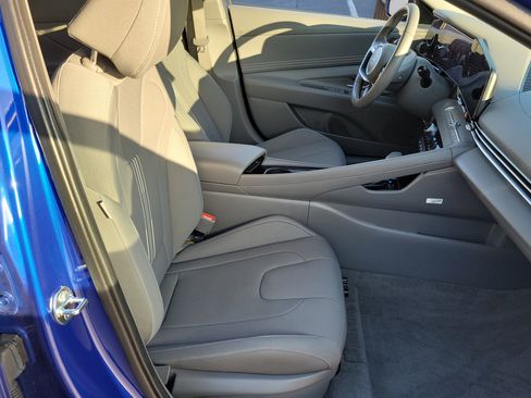 Certified 2025 Hyundai Elantra SEL image 19