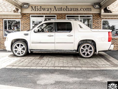 Used 2010 Cadillac Escalade EXT Luxury image 6