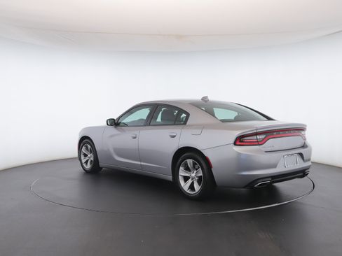 Used 2016 Dodge Charger SXT image 21