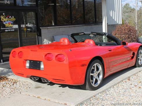 Used 2004 Chevrolet Corvette Convertible w/ Preferred Equipment Group image 16