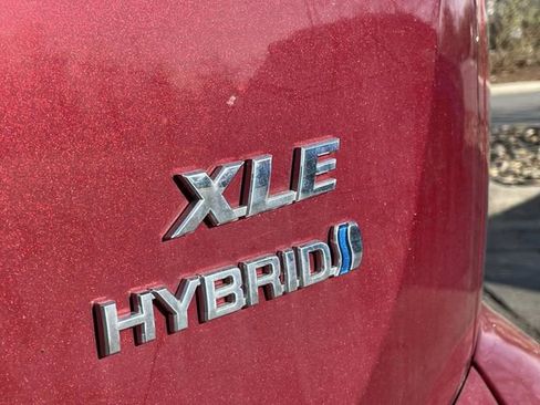 Used 2018 Toyota RAV4 XLE image 9