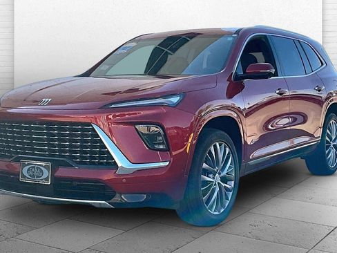 Used 2025 Buick Enclave Avenir w/ Super Cruise Package image 12