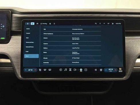 Used 2025 Rivian R1S Adventure image 34