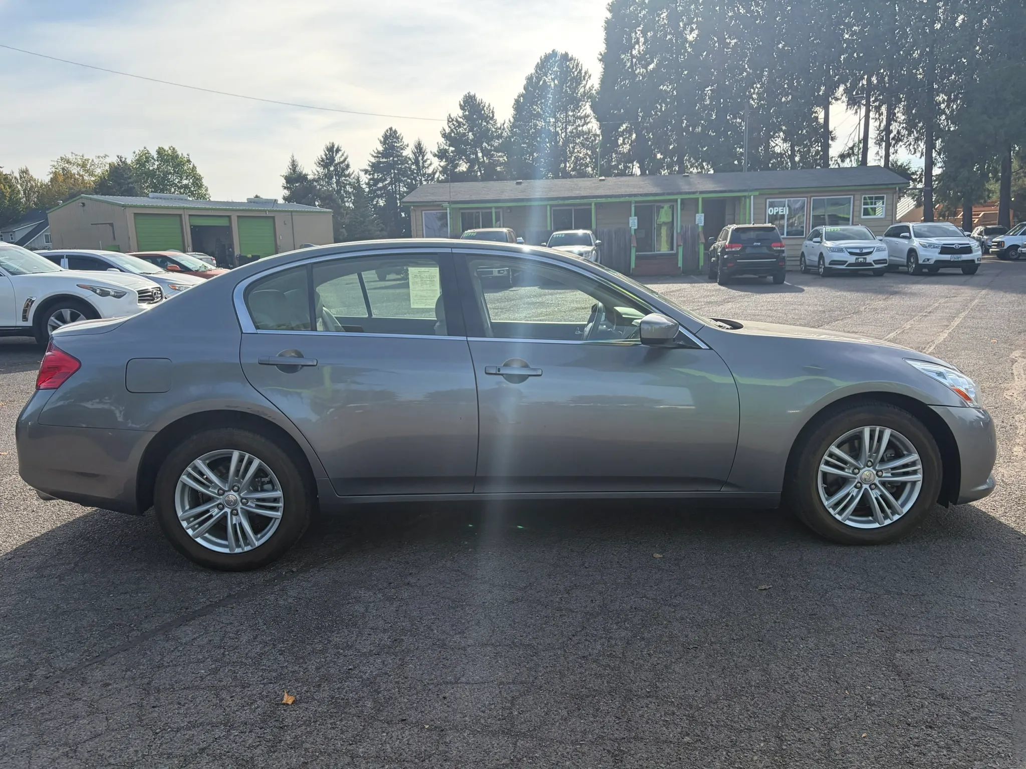 Used 2013 INFINITI G37 x Sedan w/ Premium Pkg AWD/4WD image 2